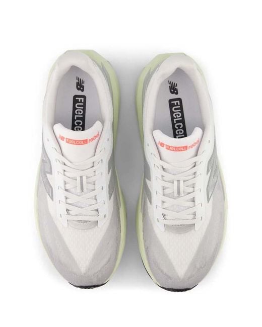 Fuelcell Rebel V5 di New Balance in Gray