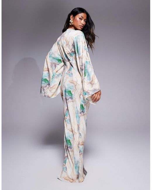 ASOS Multicolor – satin-maxikleid mit abstraktem print und wickeldesign vorne, fledermausärmeln und schrägschnitt