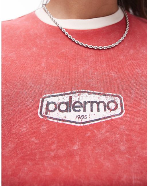 T-shirt mini slavato con grafica "palermo" di TOPSHOP in Red