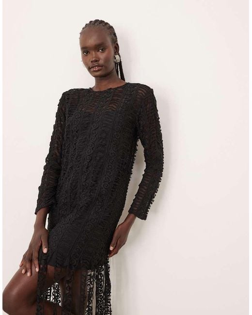 Vestido Midi De Manga Larga Con Flecos En El Bajo Y Diseño Bordado De Encaje De ARRANGE de color Natural