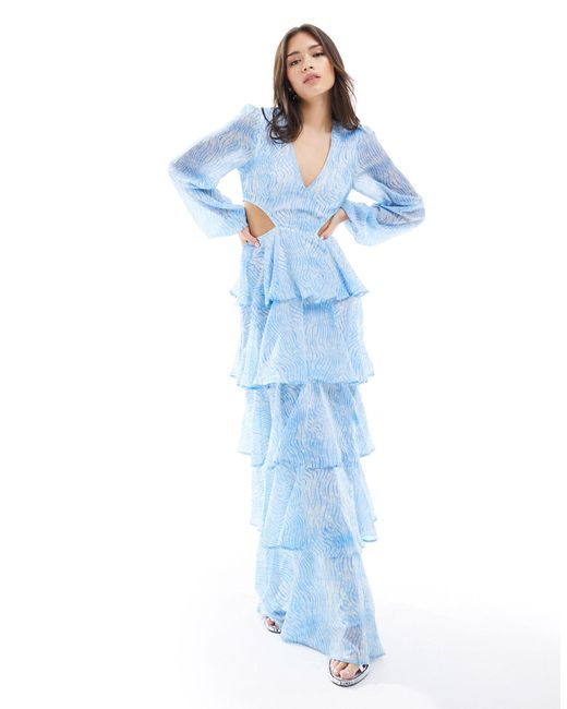 Robe longue à fleurs et découpes - bleu Pretty Lavish en coloris Blue