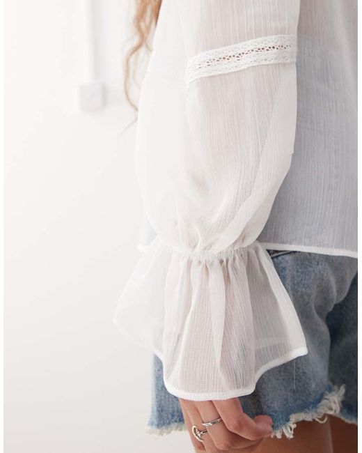 Reclaimed (vintage) Doorschijnende Top Met Vierkante Hals, Ruches En Kanten Rand in het White