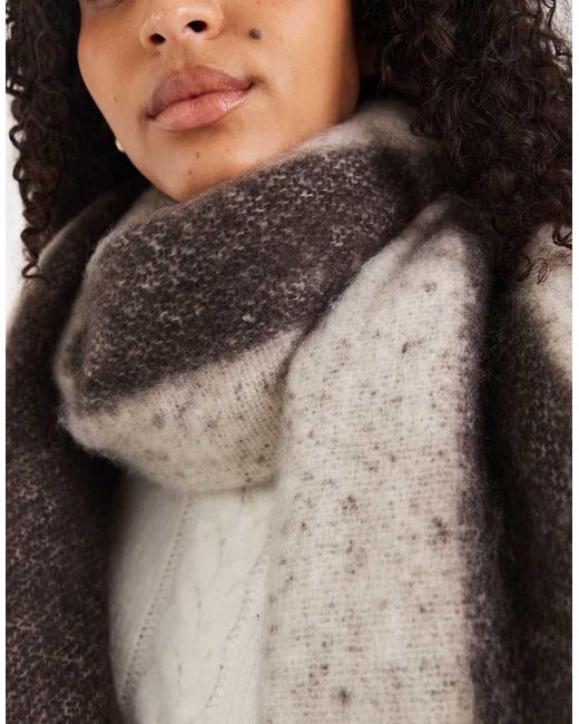 Sciarpa Grigia E A Righe di Glamorous in White