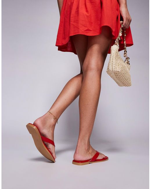 Public Desire Red – flache zehenstegsandalen