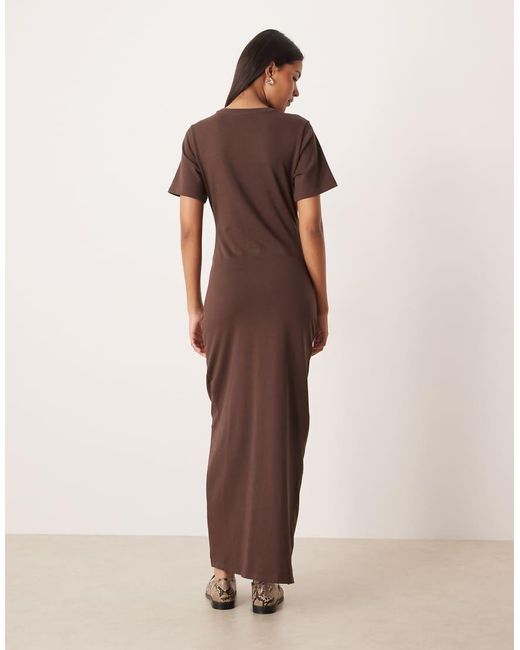 Vestito T-Shirt Color Cioccolato Con Arricciatura Sul Lato di ASOS in Brown