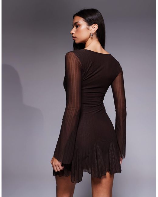 Kaiia Black – exclusive – langärmliges minikleid aus strukturiertem, fließendem mesh mit rüschensaum