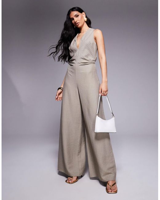ASOS Gray – jumpsuit mit streifen, geraffter taille und v-ausschnitt