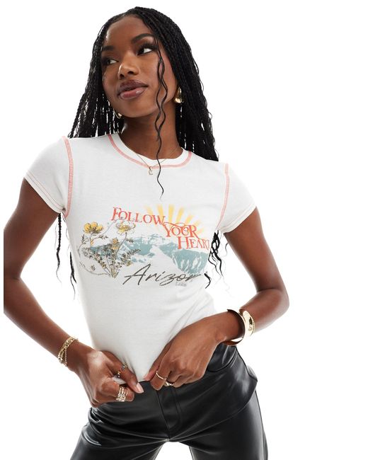 T-shirt crop top à imprimé arizona - crème River Island en coloris Gray