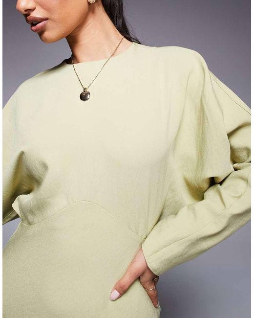 Vestito Lungo Salvia Chiaro Con Maniche Ad Ali Di Pipistrello di ASOS in Green