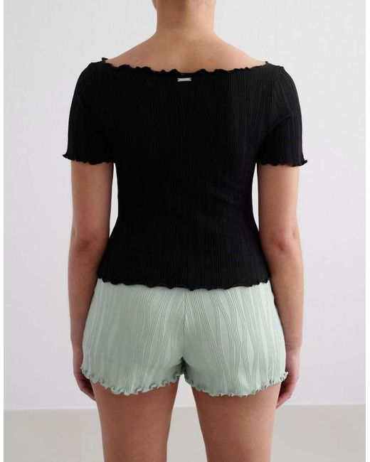 Aim'n Black Tulip Short Sleeve Top
