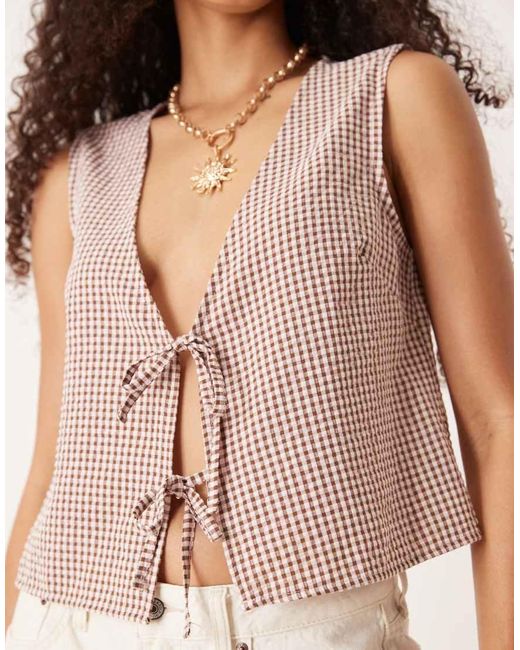 ASOS Mouwloze Top Met Gestrikte Voorkant in het Natural