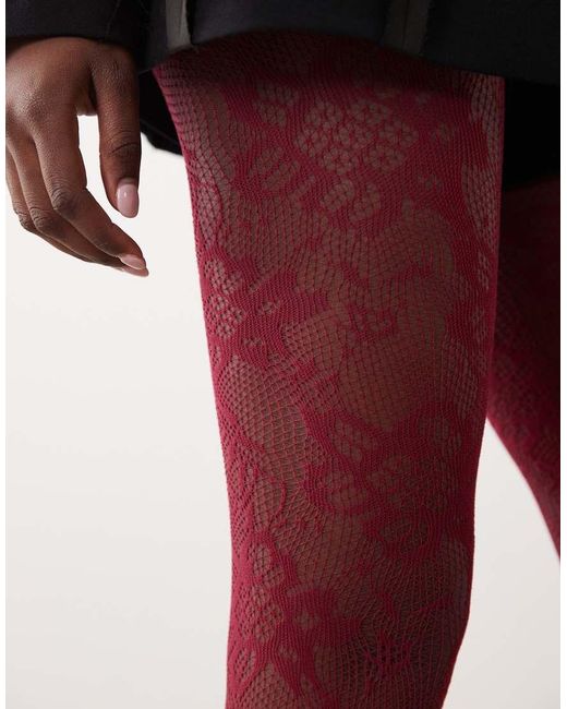 Kaiia Exclusive in het Red