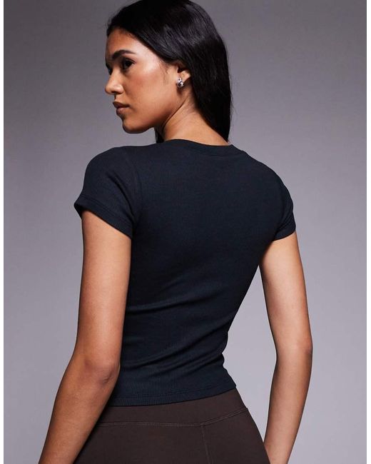 Camiseta Corta Negra Con Diseño Encogido Y Cuello Panadero De Modal Acanalado Rest Day De 4505 de color Black