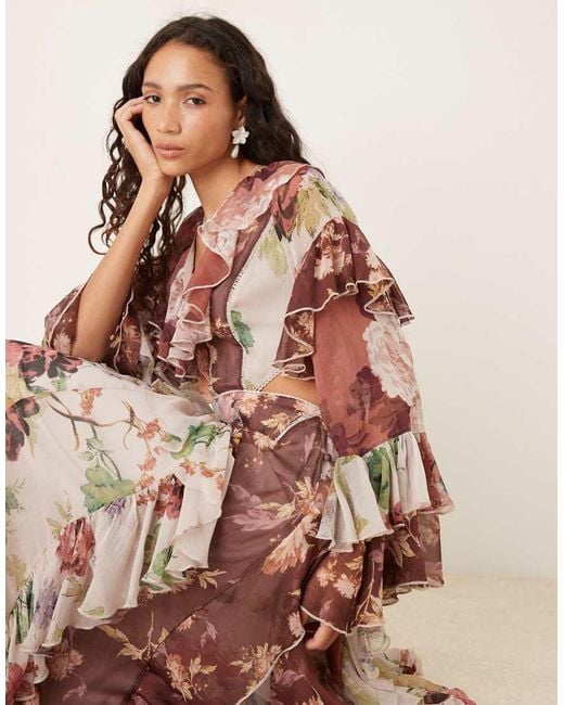 Vestito Lungo A Maniche Lunghe Con Stampa A Fiori Mista, Volant Vistosi E Fondo Asimmetrico di ASOS in Natural