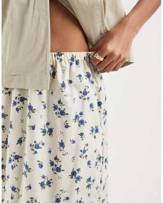 Motel White Ilaria Ditsy Rose Leaf Skirt