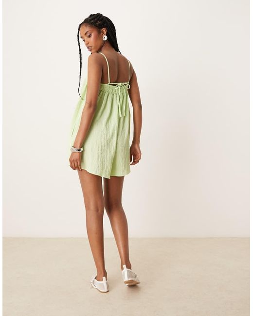 Mono Corto Verde De Tirantes Finos Con Detalle Fruncido En El Pecho De Tejido Texturizado De ASOS de color Natural
