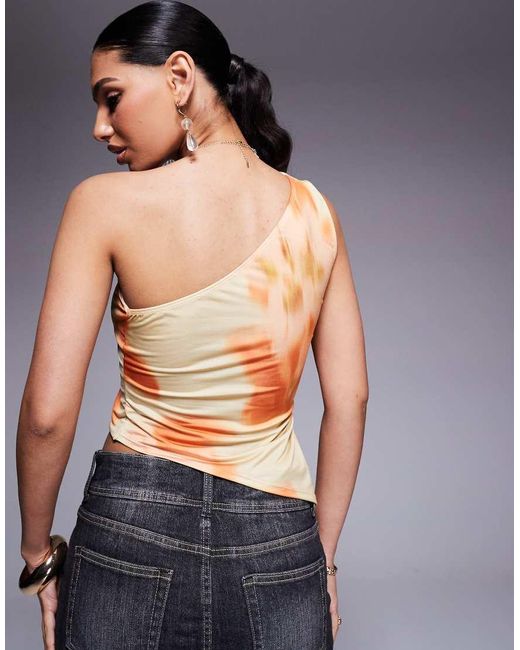 Top Sinuoso Monospalla Asimmetrico Con Stampa A Fiori Sfocata di ASOS in Gray