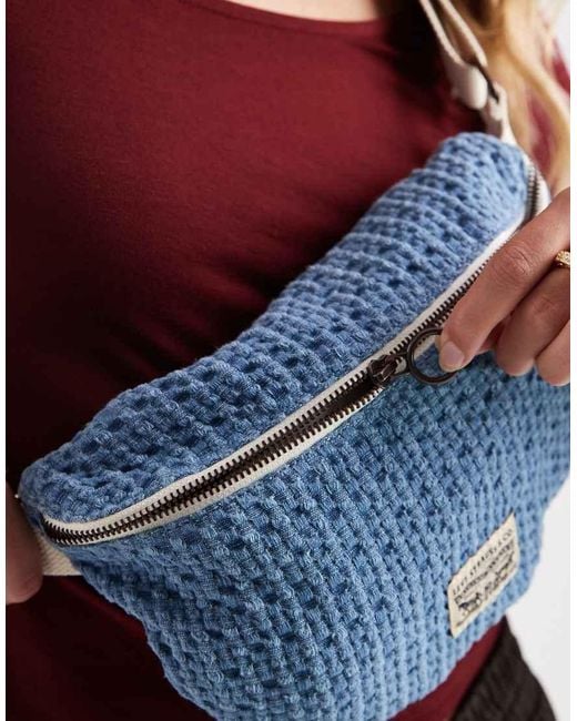 Bandolera Azul Con Diseño Floral Devon De Levi's de color Red