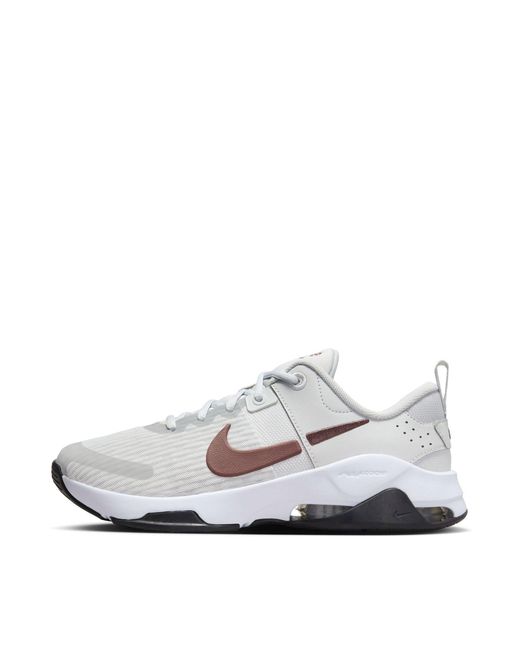 Zoom bella 6 - baskets - gris et mauve Nike en coloris White