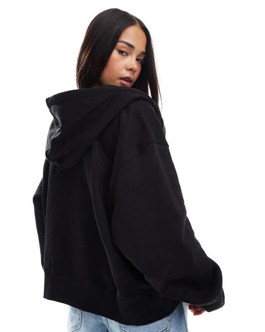 Essence di Weekday in Black
