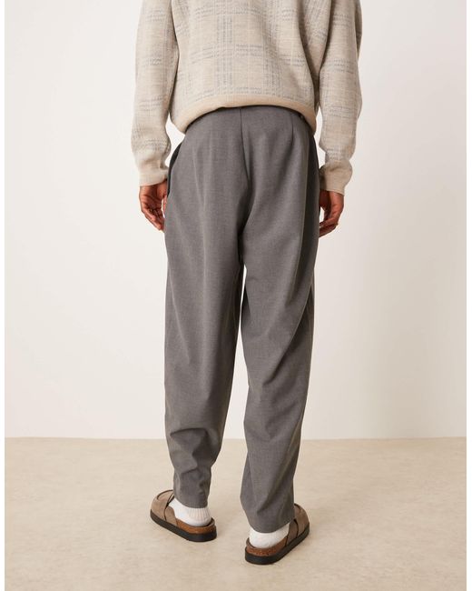 ASOS – elegante, schmal zulaufende oversize-hose mit zwei falten in Natural für Herren