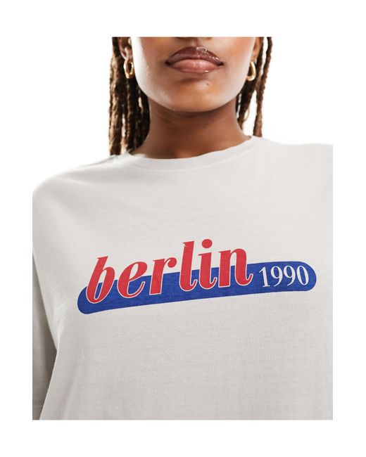 Camiseta extragrande con estampado gráfico "berlin" Cotton On de color White