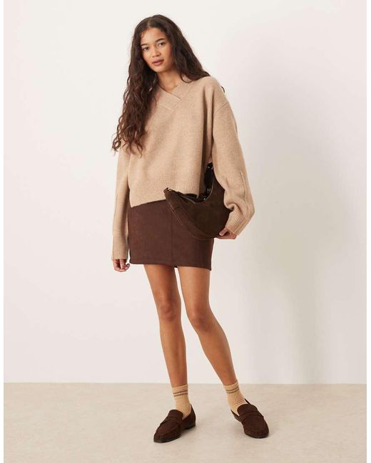 Maglione Squadrato Color Marshmallow Con Scollo A V E Spacchi Laterali di ASOS in Brown