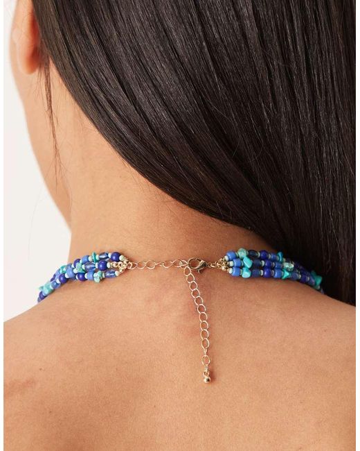 Collar De Varias Hileras Con Fragmentos Azules De Piedra Sintética Y Colgante De Flor Dorada De ASOS de color Blue