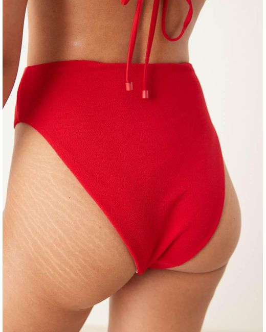 ASOS Tia in het Red