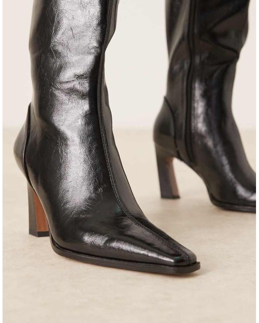 Botas Por La Rodilla Negras Con Puntera Cincelada Clara De ASOS de color Natural