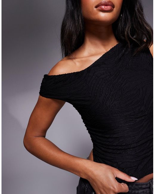Top froncé texturé à épaules dénudées ASOS en coloris Black
