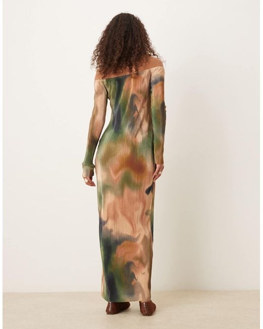ASOS Natural – langärmliges plissee-maxikleid mit carmen-ausschnitt und muster
