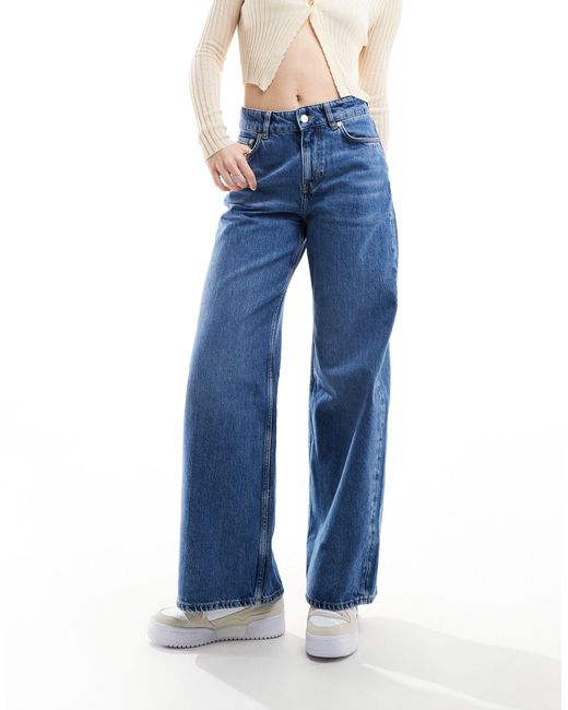 Gio - jeans a vita medio alta a fondo ampio lavaggio medio di & Other Stories in Blue