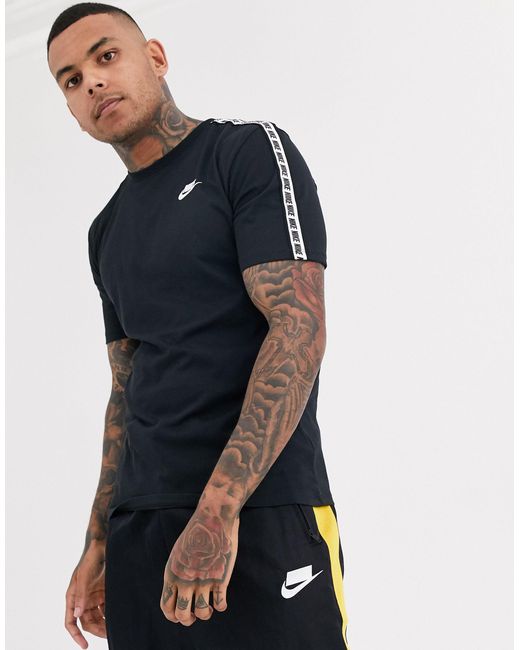 Nike – es T-Shirt mit Logostreifen in Black für Herren