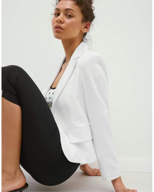 Stradivarius Korte Blazer in het Natural