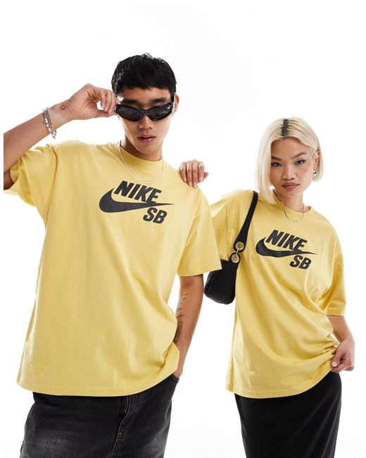 T-shirt gialla unisex con logo centrale di Nike in Yellow