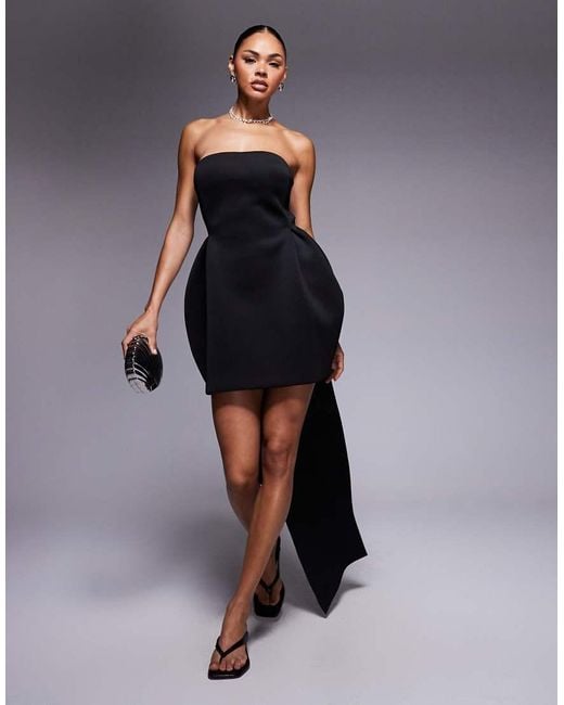 Vestido Corto Moldeado Con Escote Palabra De Honor Y Detalle De Cola De Tejido Efecto Neopreno De ASOS de color Blue