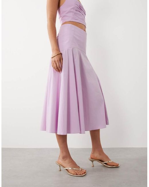 Mango Starring Hailey Bieber in het Pink