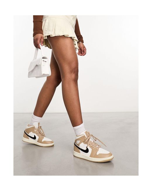 Air 1 mid - sneakers alte bianco sporco e deserto di Nike in Brown