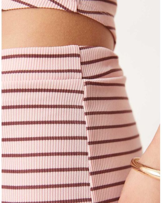 Pantaloni A Fondo Ampio Rosa E Color Cioccolato A Righe Con Dettaglio Allacciato di ASOS in Pink