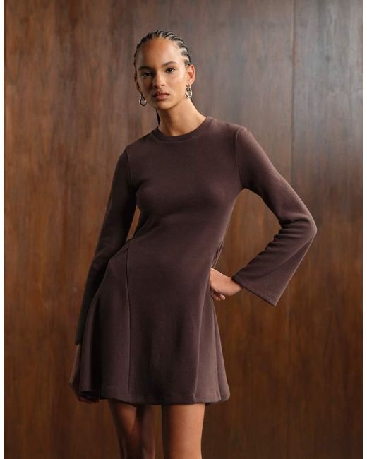 ASOS Superzachte Mini-Jurk Met Lange Mouwen En Godetplooien in het Brown