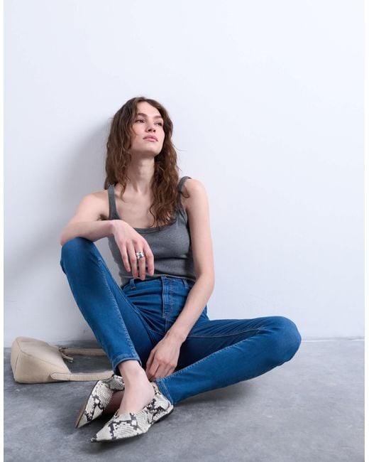 Débardeur côtelé ajusté à bretelles et encolure dégagée - foncé chiné TOPSHOP en coloris Blue