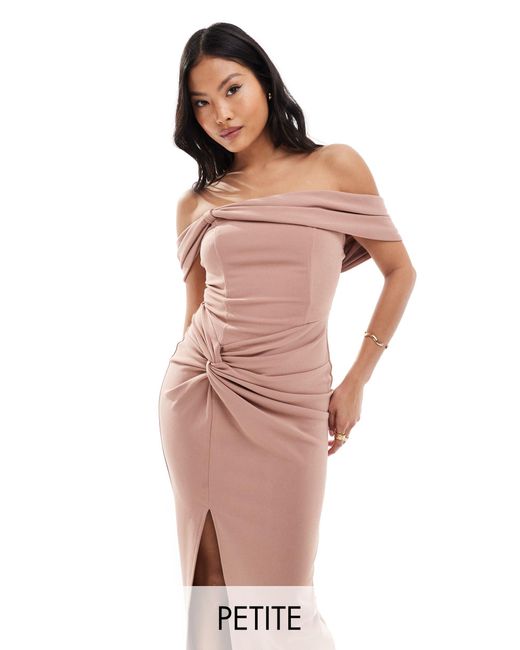 L'invitée - robe plissée longue à encolure bardot - marron rose TFNC London en coloris Pink