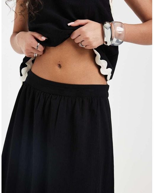 Vero Moda White Full Tiered Maxi Skirt Co-ord With Contrast Scallop Trim
