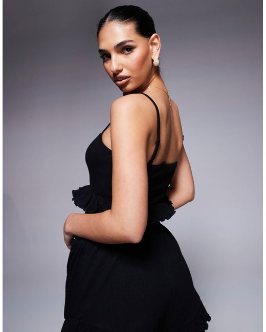 Crop top d'ensemble effet froissé à ourlet volanté et fines bretelles ASOS en coloris Black