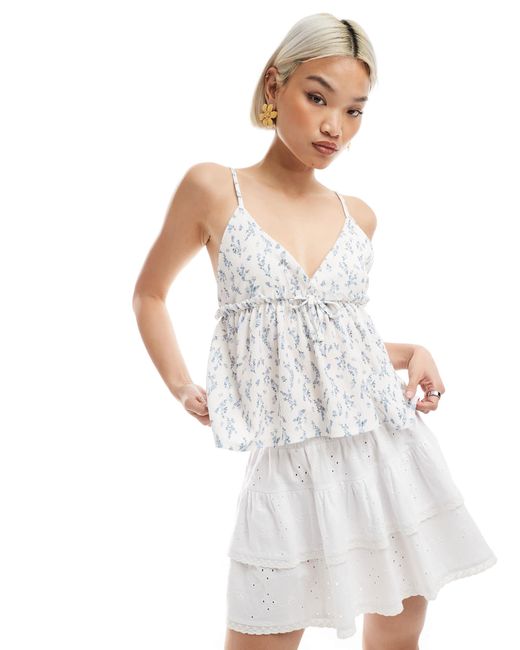 Miss Selfridge White – camisole-top mit zierschleife, schößchensaum und blümchenmuster