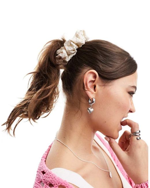 SUI AVA White Oversized Hair Scrunchie
