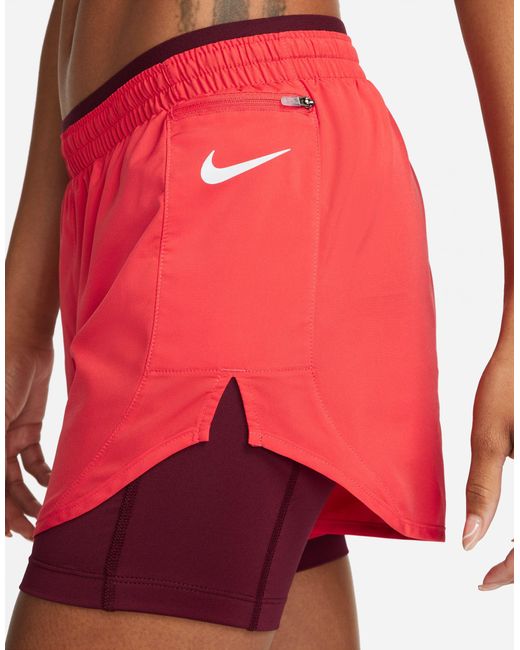 Tempo luxe - pantaloncini rossi 2 di Nike in Red