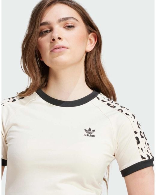 Adidas Originals White Adidas – t-shirt mit den 3 streifen im leopardenmuster