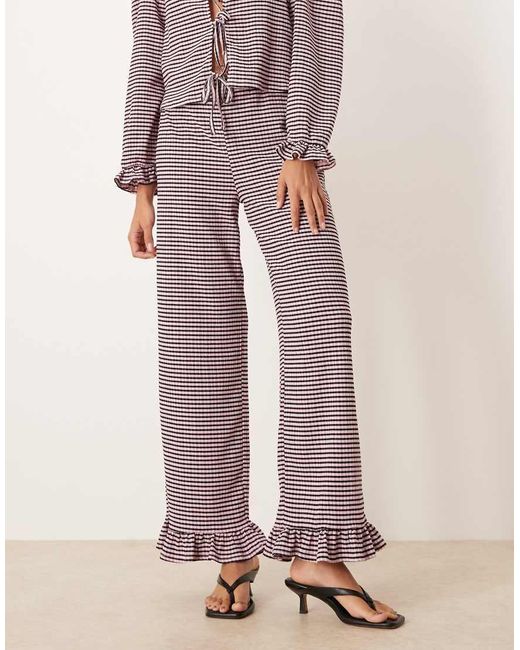Pantalones De Pernera Ancha A Cuadros Negros Y Rosas Con Volante En Los Bajos De (Parte De Un Conjunto) ASOS de color Pink